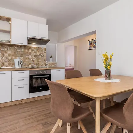 In With Kitchen Apartment *