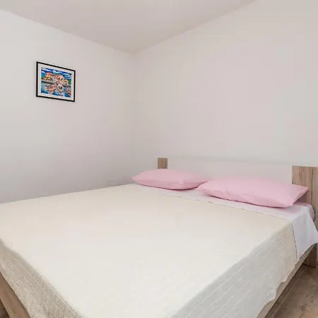 In With Kitchen Appartement