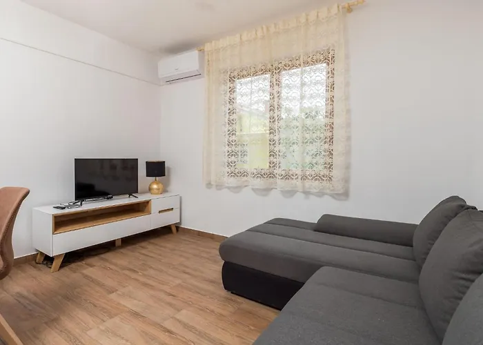 Apartman In With Kitchen *