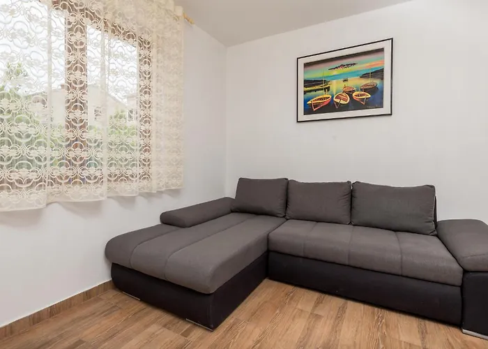 In With Kitchen * Cres