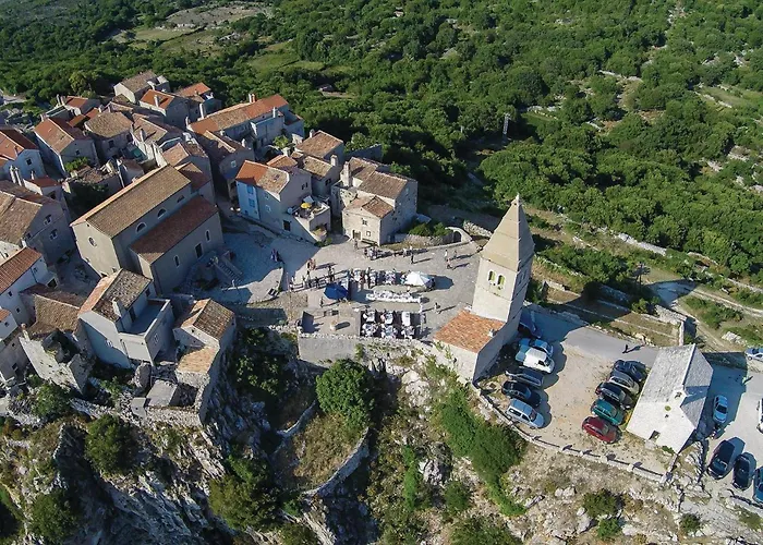 In With Kitchen Cres