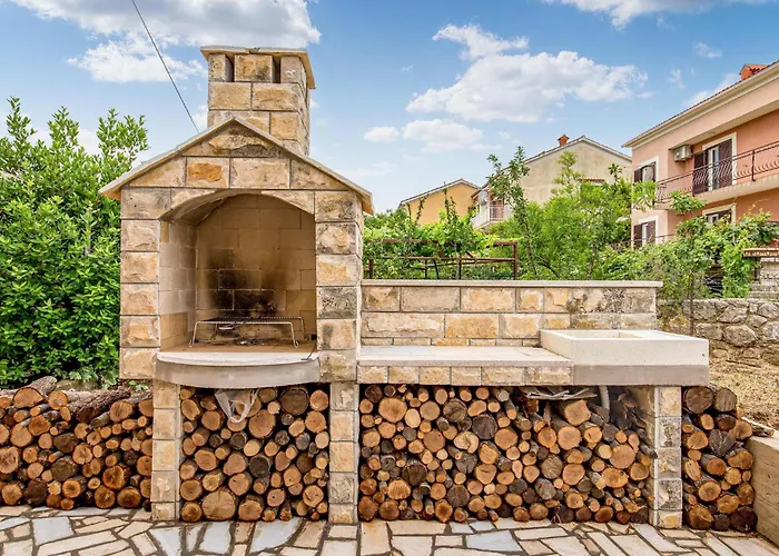 Apartman In With Kitchen