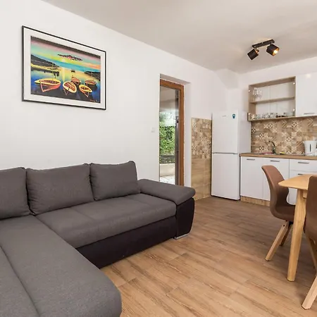 In With Kitchen Apartment Cres