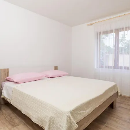 In With Kitchen Apartment Cres