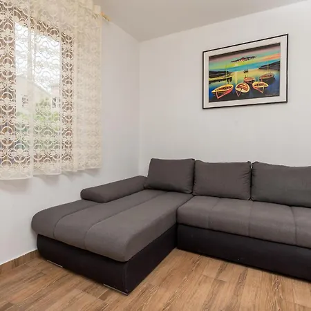 In With Kitchen * Cres