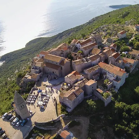 Lejlighed In With Kitchen *